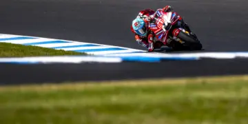 MotoGP, Marquez vince la Sprint in Australia e torna leader: Martin cade e salta il GP
